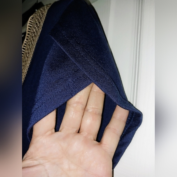 Navy Blue V-Neck Embelished with Crocheted Gold Accent Size Large EUC - Picture 3 of 7